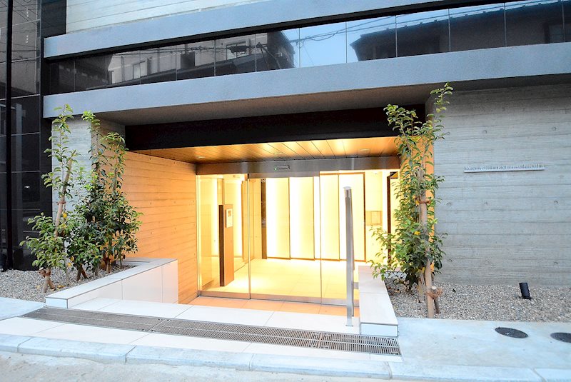 15/16 エントランス