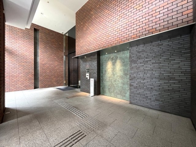 23/24 エントランス