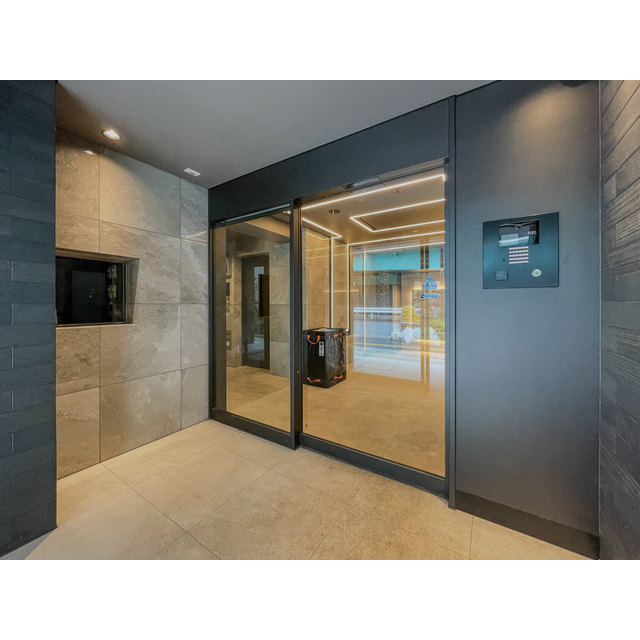 26/30 エントランス