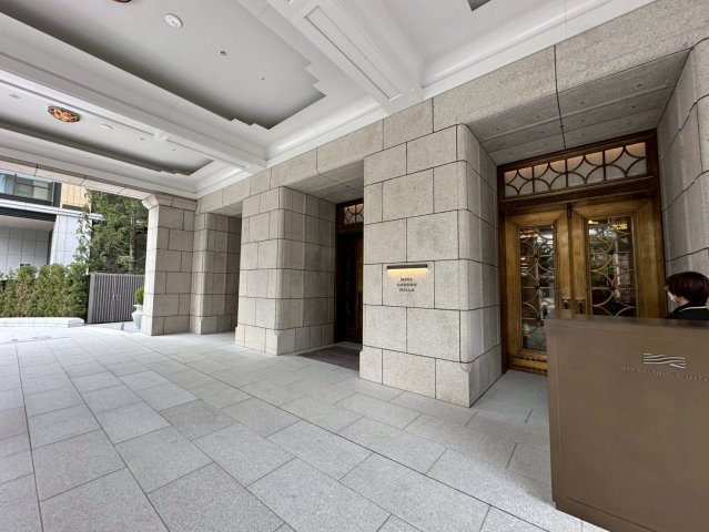 26/30 エントランス