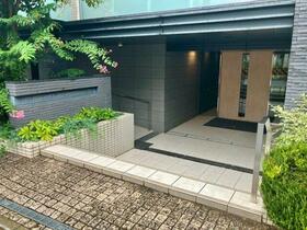 16/16 エントランス