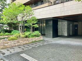 16/16 エントランス