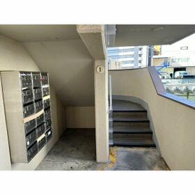 16/16 エントランス