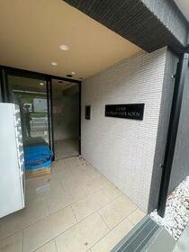 16/16 エントランス