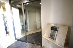 16/16 エントランス