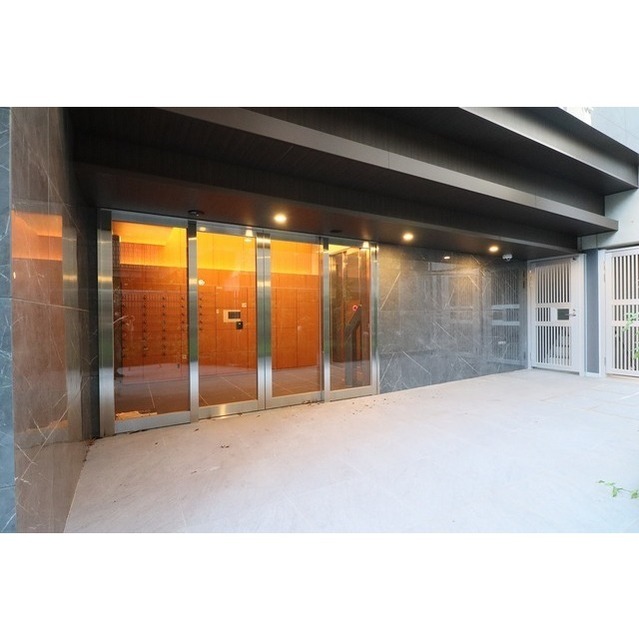 2/2 エントランス