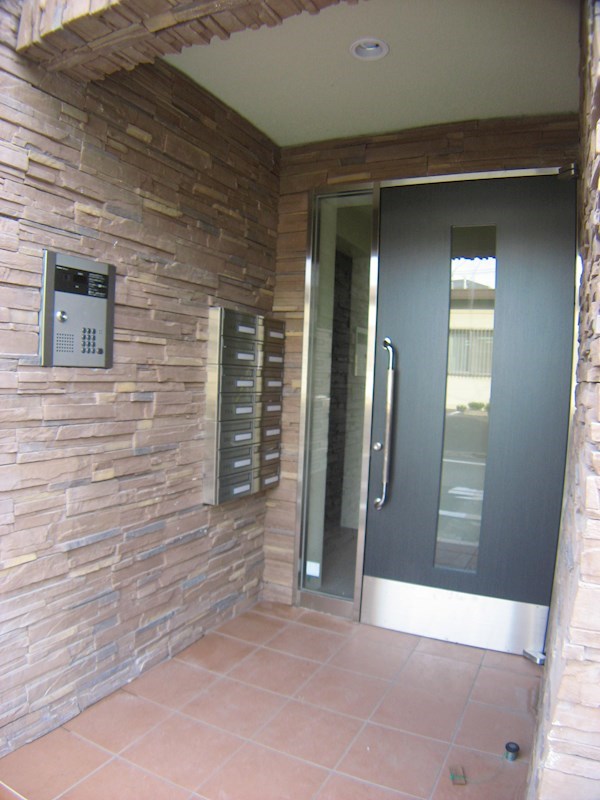 2/2 エントランス