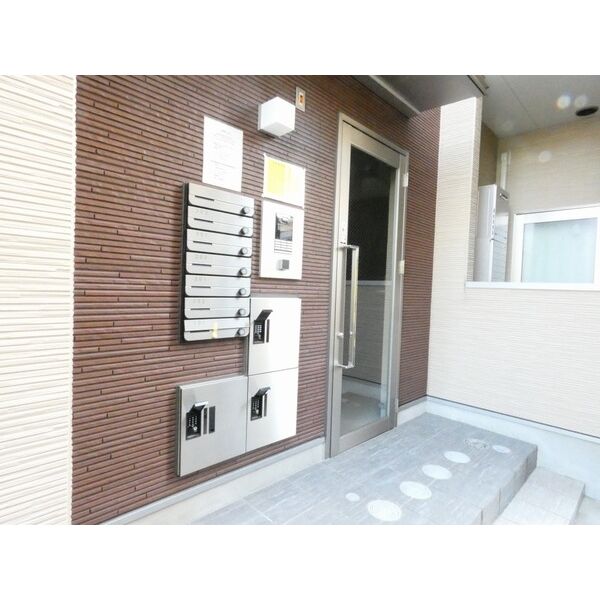 2/2 エントランス