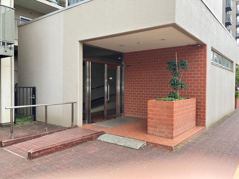 17/17 エントランス