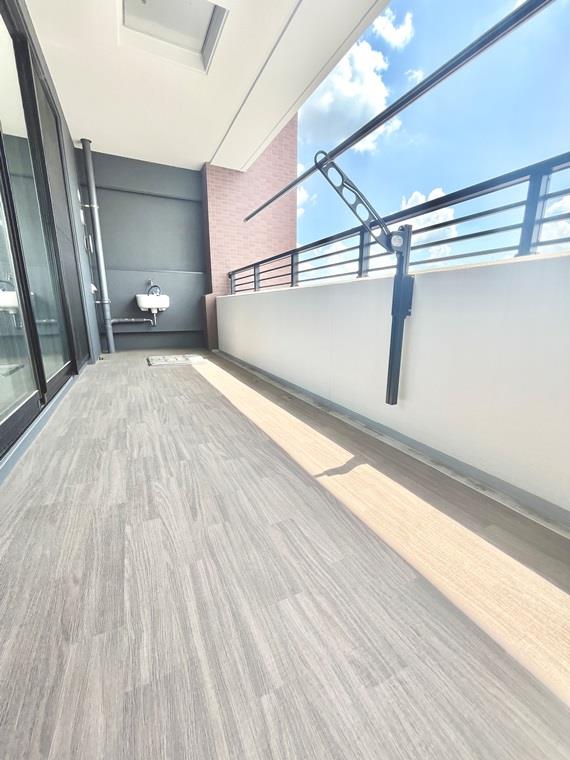 13/18 バルコニー