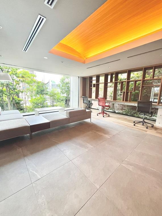 18/18 エントランス