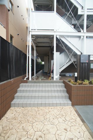 16/16 エントランス