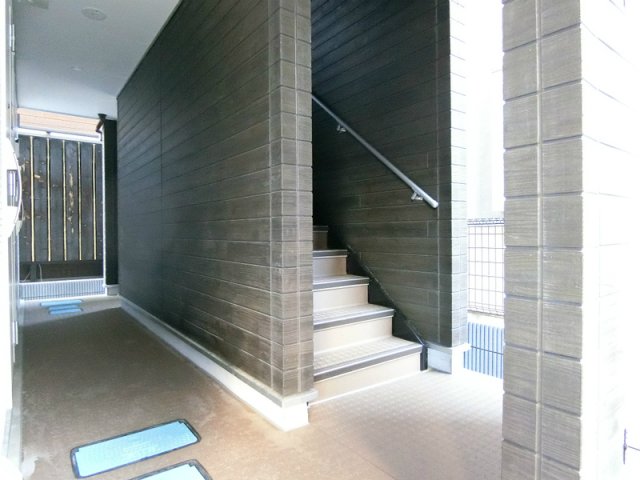 23/23 エントランス