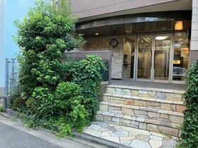 16/16 エントランス