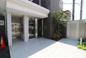 16/16 エントランス