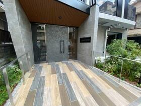 16/23 エントランス