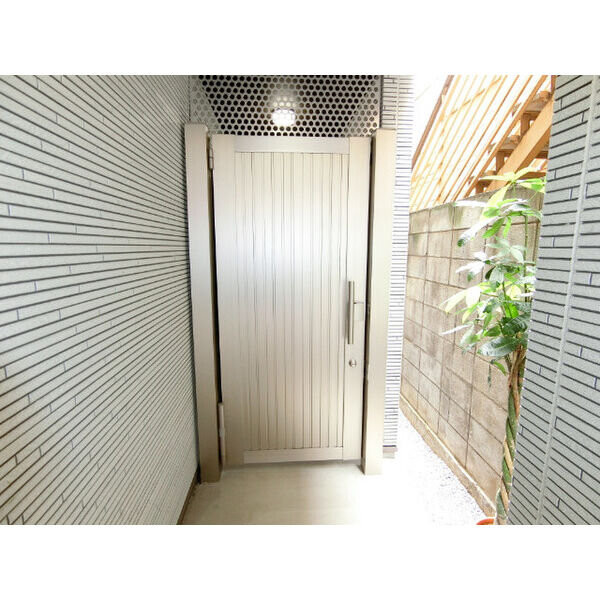 5/5 エントランス