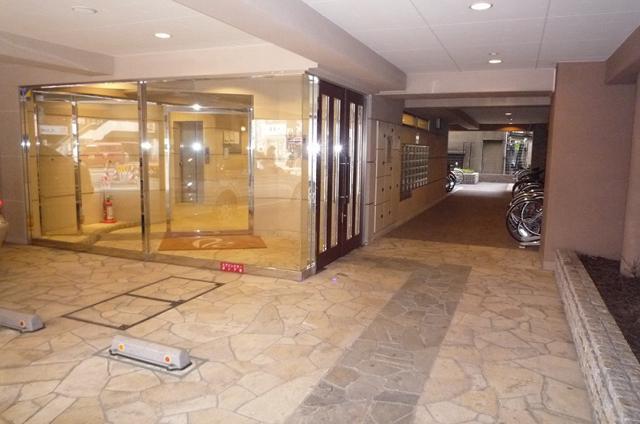 16/22 エントランス