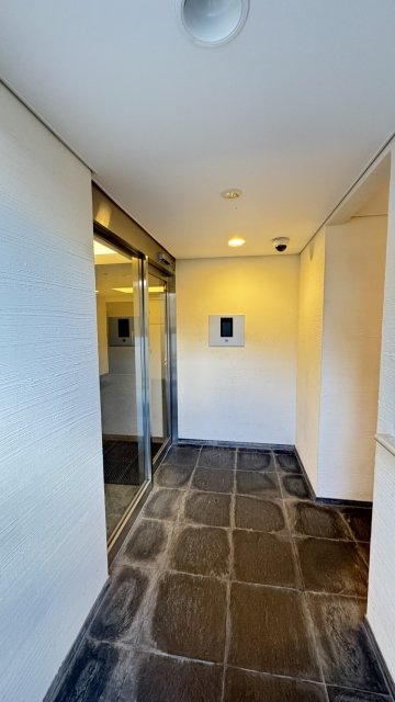 25/26 エントランス