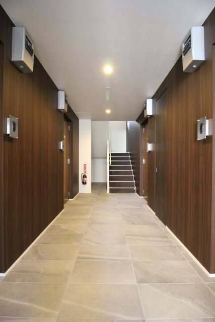 23/30 エントランス