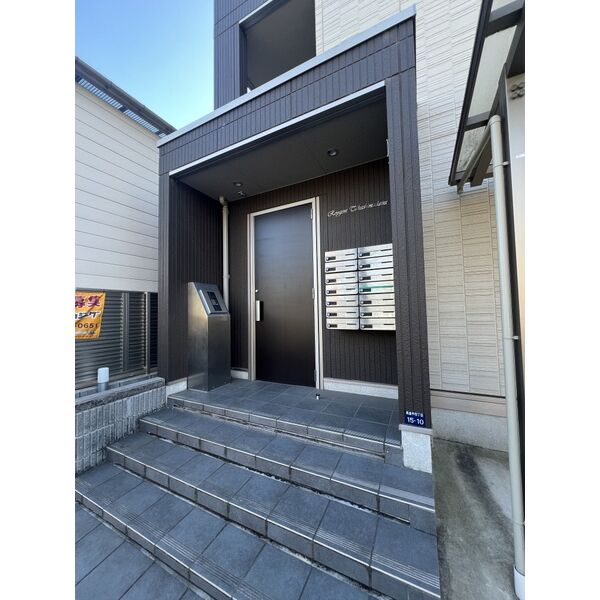 2/2 エントランス