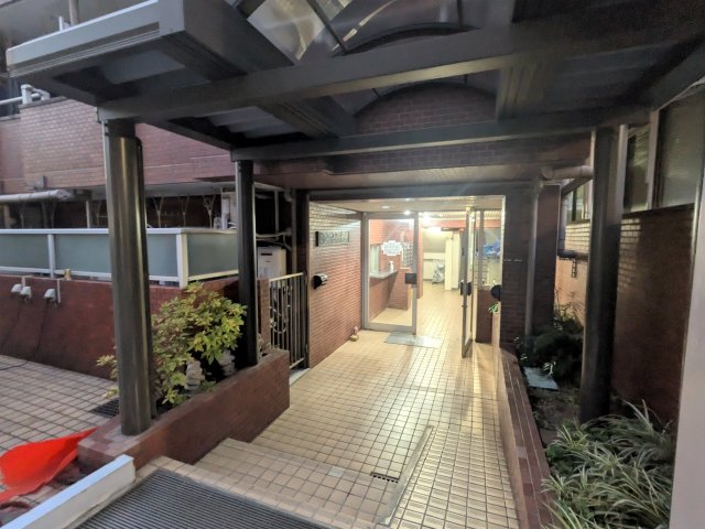 2/2 エントランス