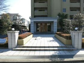 16/16 エントランス