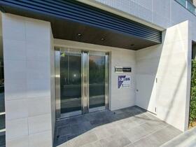 16/17 エントランス