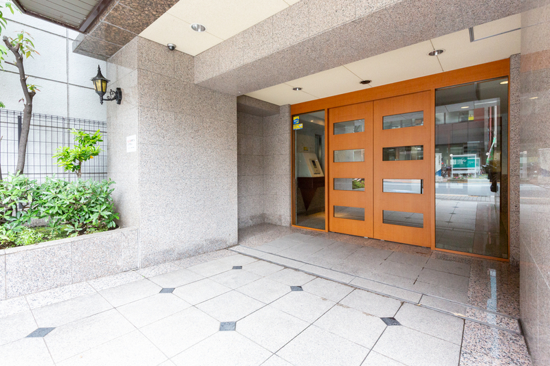 5/5 エントランス