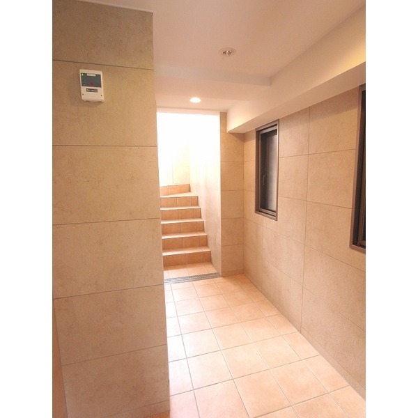 2/2 エントランス