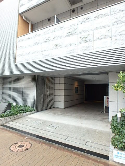 21/30 エントランス