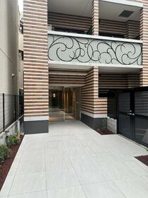 16/16 エントランス