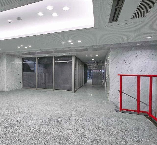 21/23 エントランス