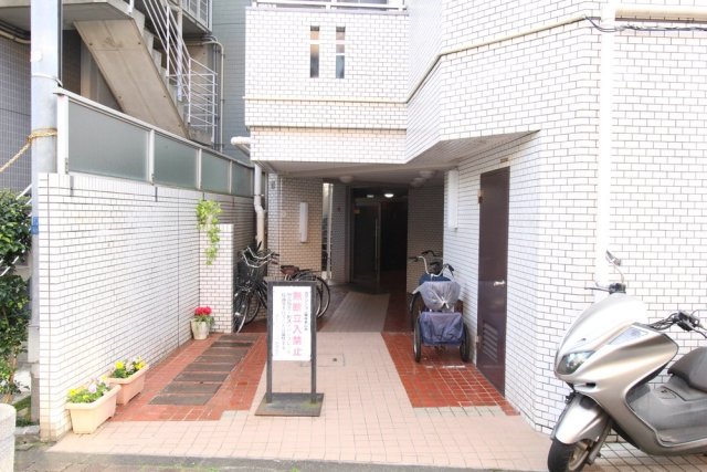 25/30 エントランス