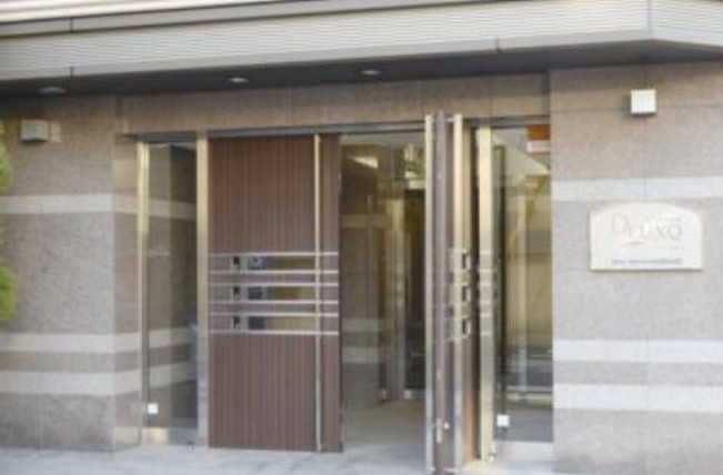 16/16 エントランス