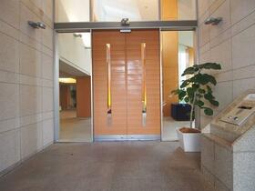 16/16 エントランス