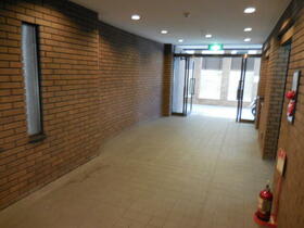 16/16 エントランス