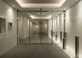 14/14 エントランス