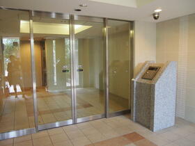 13/13 エントランス