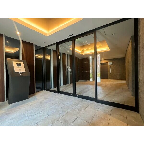 14/19 エントランス