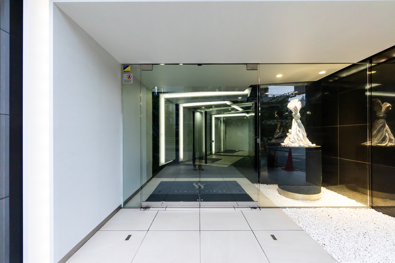 5/5 エントランス