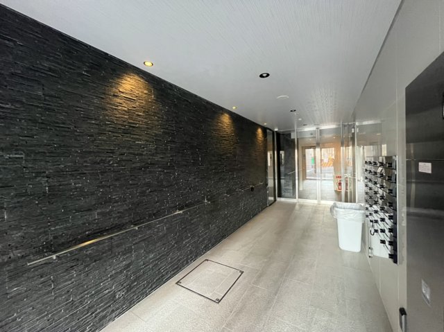 16/17 エントランス