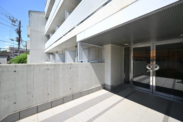 3/4 エントランス