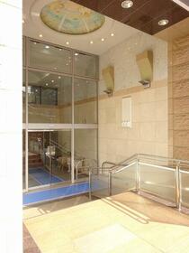 16/16 エントランス