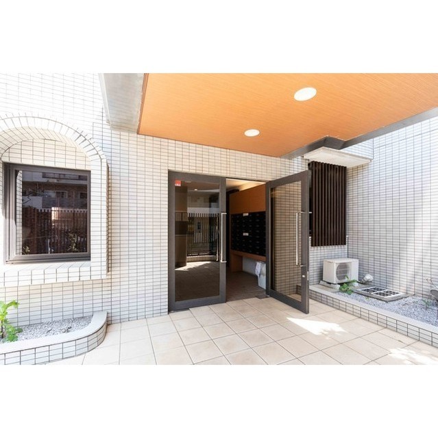 5/5 エントランス