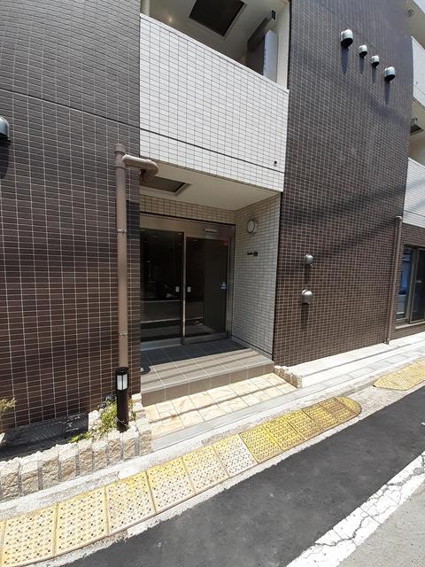 14/18 エントランス