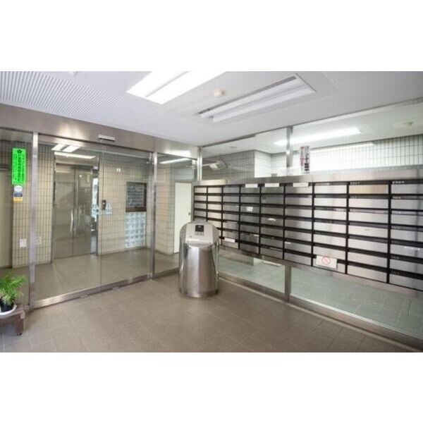 2/2 エントランス