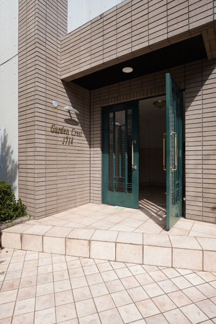 21/30 エントランス