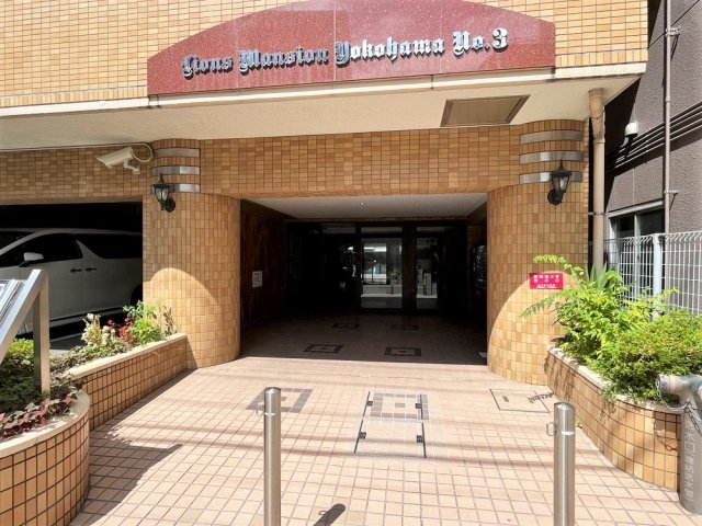 15/17 エントランス