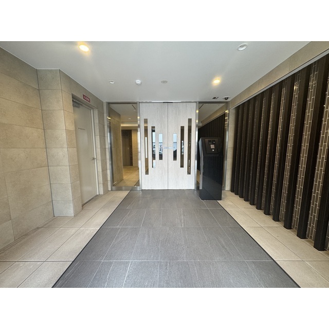 5/5 エントランス